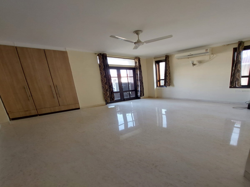 4 BHK Flats & Apartments for Sale in Block M, Greater Kailash II, Delhi (400 Sq. Yards)