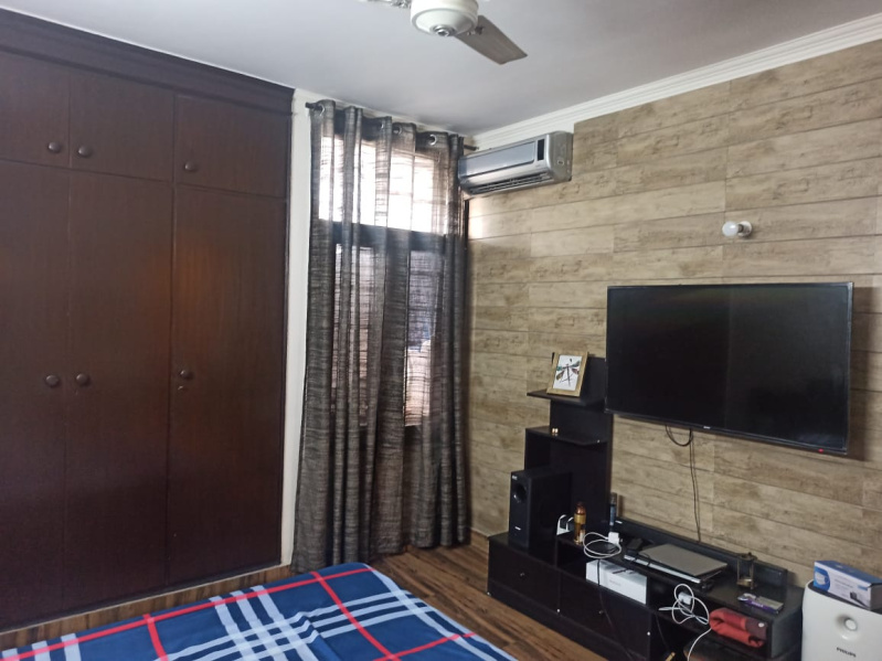 4 BHK Flats & Apartments for Sale in Block A, Defence Colony, Delhi (217 Sq. Yards)