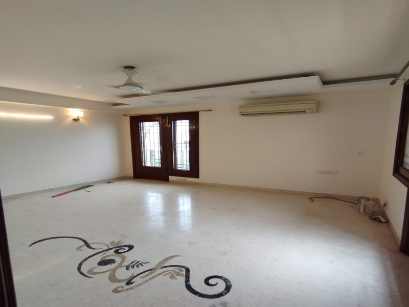 3 BHK Builder Floor for Sale in Block B2, Safdarjung Enclave, Delhi (175 Sq. Yards)