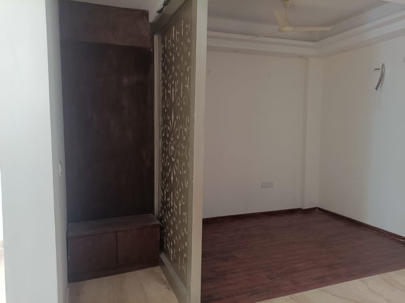 3 BHK Builder Floor for Sale in Block V, Green Park Extention, Delhi (275 Sq. Yards)