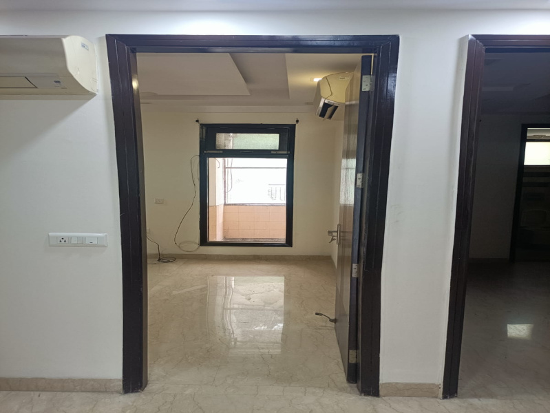 3 BHK Flats & Apartments for Sale in Block R, Green Park Extention, Delhi (275 Sq. Yards)