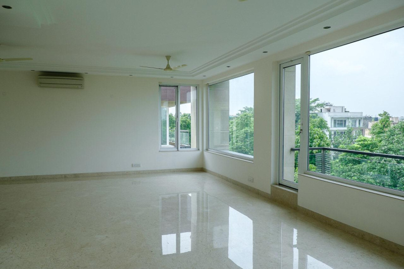 4 BHK Builder Floor for Sale in Block A, Green Park, Delhi (680 Sq. Yards)