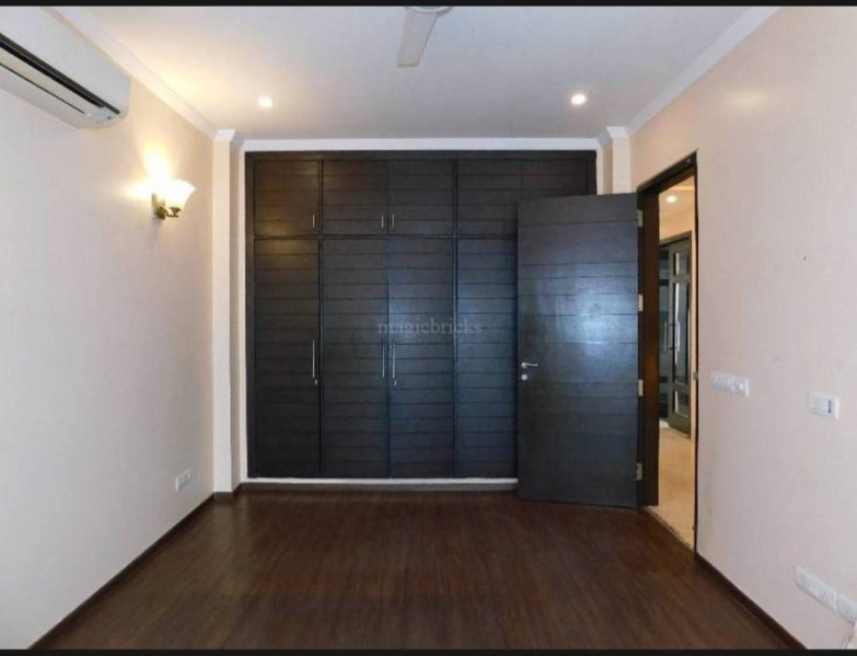 4 BHK Builder Floor for Sale in Block F, Hauz Khas, Delhi (630 Sq. Yards)