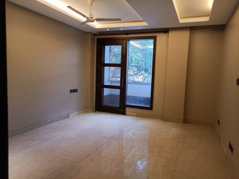 4 BHK Flats & Apartments for Sale in Block W, Greater Kailash II, Delhi (620 Sq. Yards)