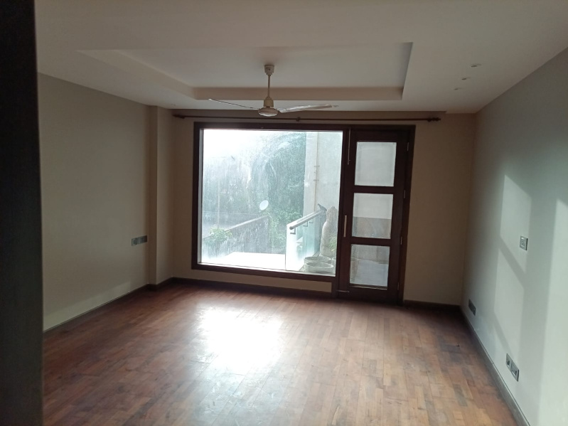 4 BHK Flats & Apartments for Sale in Block W, Greater Kailash II, Delhi (620 Sq. Yards)
