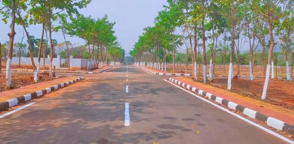 VMRDA approved Sontyam highway facing layout. Loan available. Plot sizes : 90 , 167 , 200 etc. Please contact for details and site visit