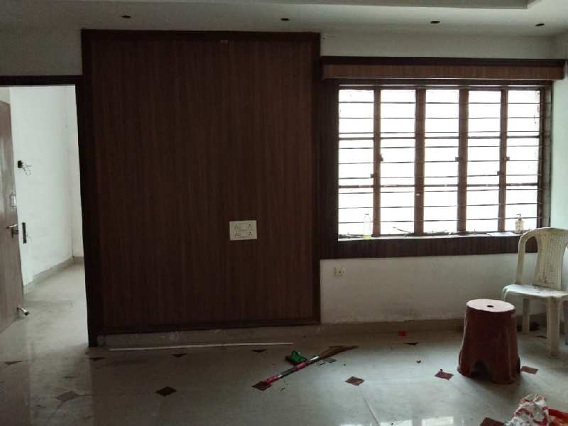 RE-SALE READY TO MOVE 3 BHK 1200 SQ FIT  FLAT WITH 120 SQ FIT CAR PARKING