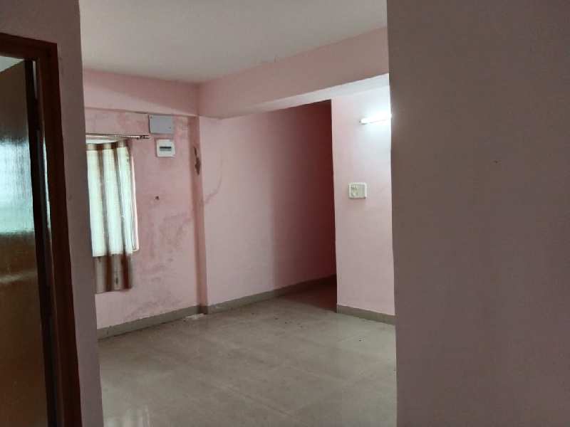 RESALE READY TO MOVE 3 BHK 1200 SQ FIT  FLAT WITH 120 SQ FIT CAR PARKING
