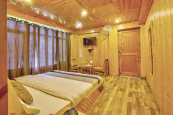 18 Rooms Hotel on Lease in Manali, near Hadimba Temple Mountains, tourist place
