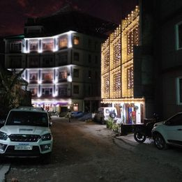 Standard, Delux, Bar, Restaurant, Luxurious Hotels & Resorts Available For Lease IN Gangtok