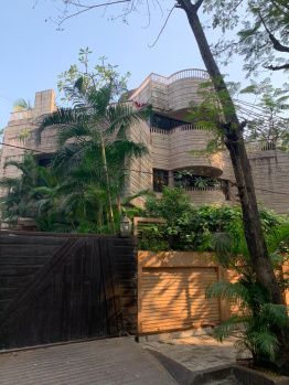 8 BHK Independent House for Sale in Juhu, Mumbai (9000 Sq.ft.)