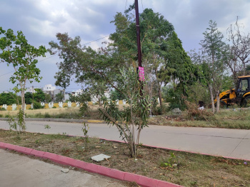 fully commercial plot available for sale main 100 feet road touch plot mr10 squre se only 1 km ki doori
