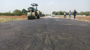 Sultanpur Road amul dairy ke pass plot available
