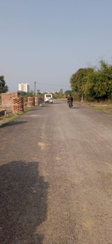 HCL it city se 1.5 km ki duri pe plot available