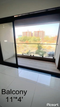 3 BHK Flats & Apartments for Sale in Chandkheda, Ahmedabad (205 Sq. Yards)