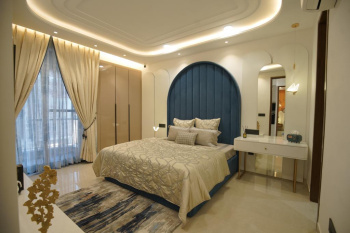 Luxurious S+4 flats with lift build on 227.33 sq yards, Ready to Movd