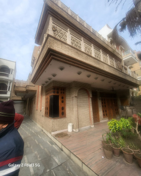 Kothi for sale in prime location Deepali Enclave