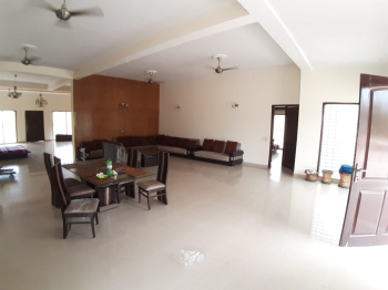 3 BHK Builder Floor for Sale in Sarvodaya Enclave, Delhi (200 Sq. Yards)