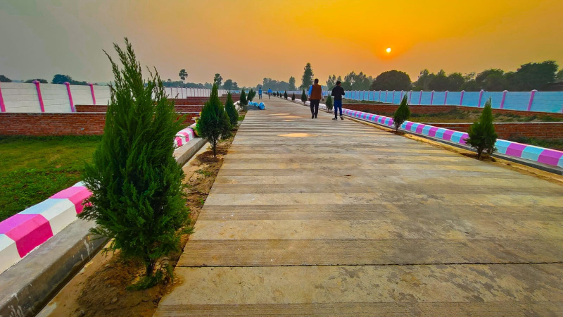 एयरपोर्ट से 10 मिनट की दूरी पर फुल डेवलप सुंदर सोसाइटी में �