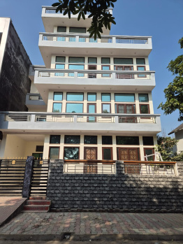 8 BHK Independent House for Sale in Sigma 4, Greater Noida (220 Sq. Meter)