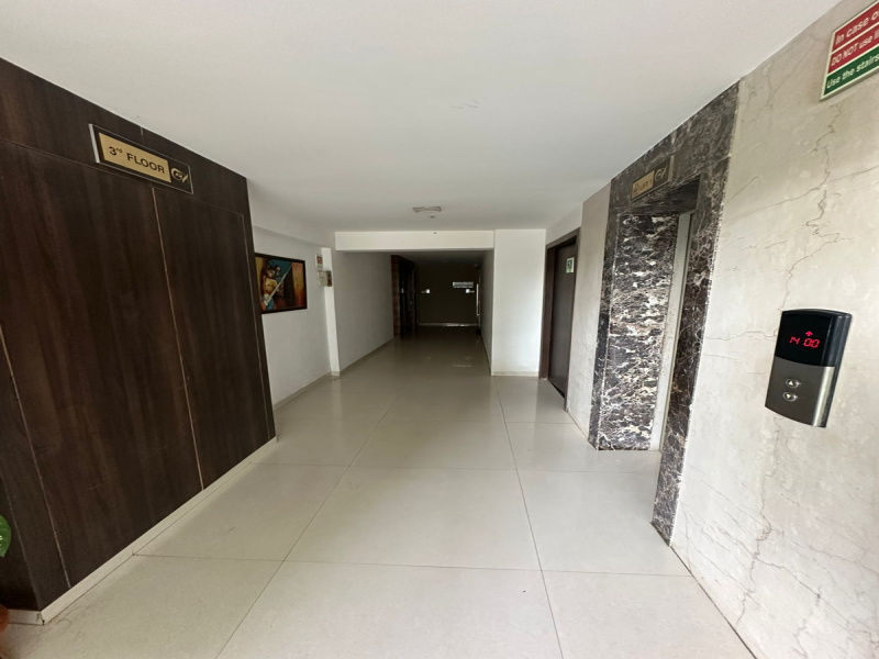 3 BHK Flats & Apartments For Sale In Juhu Circle, Mumbai (950 Sq.ft.)