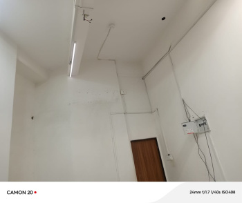 Commercial shop available in kurla East ready to move