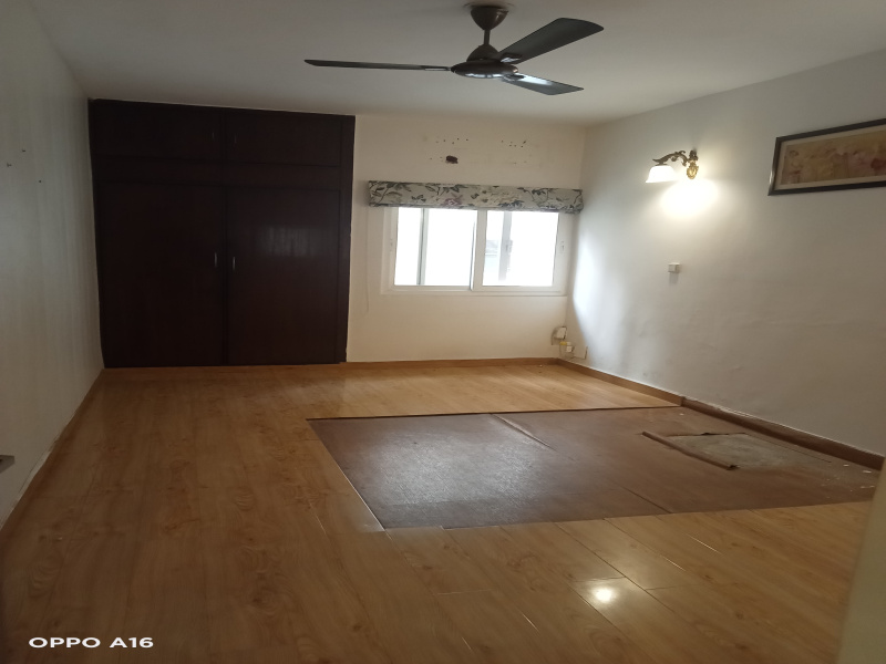 3 BHK Flats & Apartments For Sale In Sector D, Vasant Kunj, Delhi (2400 Sq.ft.)