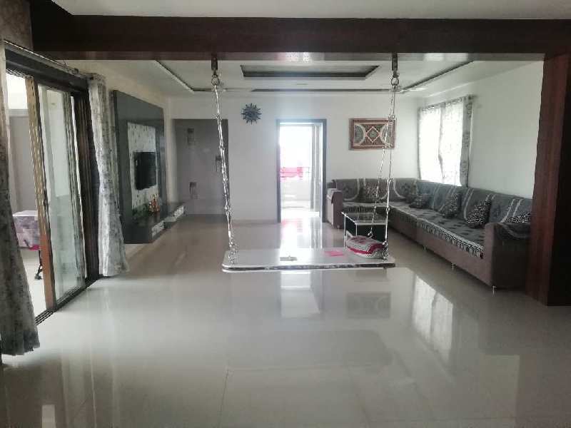 Fully furnished 4bhk flat of 2200 sq.ft. in Nashik Road at 1.10 cr.