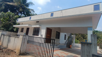 2bhk independent house with well in 5.5cents for sale at shanti nagar Alevoor road, udupi for 55lac very near to manipal institute and tapmi institute