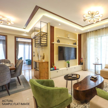 Shaheedpath se matr 200mitr near Ahmamau Sushant golf city