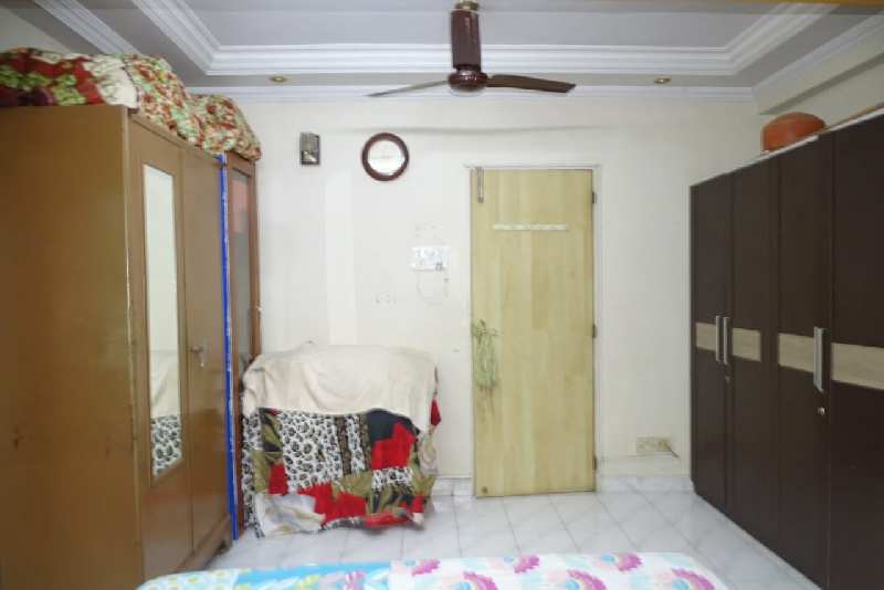 2 BHK Flats & Apartments for Sale in Mulund West, Mumbai (1100 Sq.ft.)