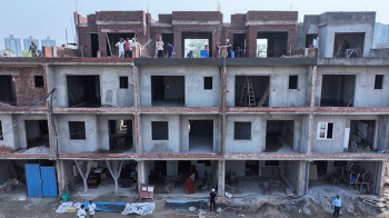 3 BHK Flats & Apartments for Sale in Sector 107, Noida (1400 Sq.ft.)