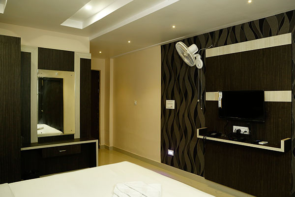 Hotel & Restaurant For Sale In Lataguri, Jalpaiguri (25000 Sq.ft.)