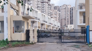 Amrapali Dream Valley Flat for Sale
