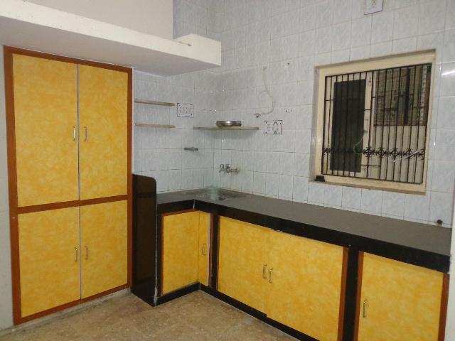 Ready for possession flat with servant room. Premi