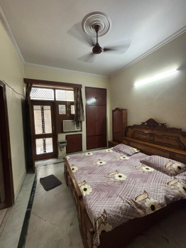 Independent House for Sale in Block D Sector 41, Noida (180 Sq.ft.)