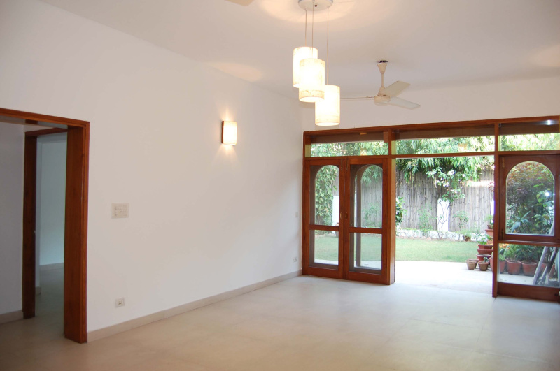 This Spacious Furnished 3.5-bedroom, 4-bathroom Apartment In Delhi Well-regarded Jor Bagh Area Offers A Comfortable And Convenient Lifestyle.   With 3