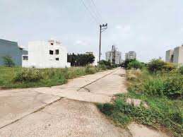 1452 sq.ft residential plot on 40 ft wide road west facing
