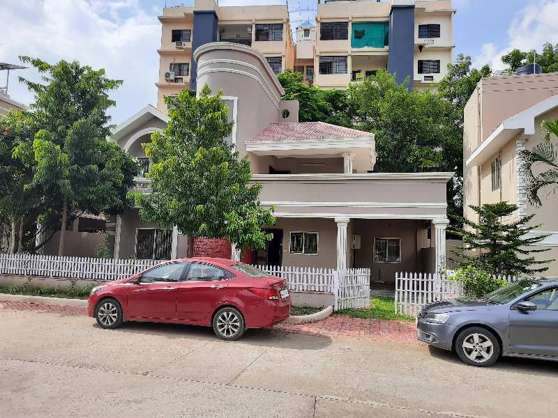 ON 3600 SQ.FT PLOT READY POSSESSION INDEPENDENT HOUSE IN A COVERED CAMPUS TOWNSHIP OF BAWADIAKALA