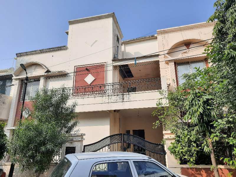 FOR SALE 6 BHK INDEPENDENT HOUSE ON 60 FT WIDE MAIN SQUARE