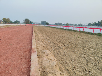 Shandar location par plot for sale gated society ke andar