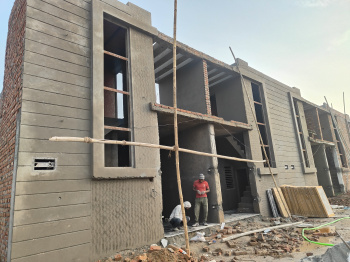 जयपुरी डिजाइन में खोटी रोहता में गेट बंद कॉलोनी नियर बाय �