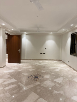 Exclusive Third Floor with Terrace for Sale in Green Park