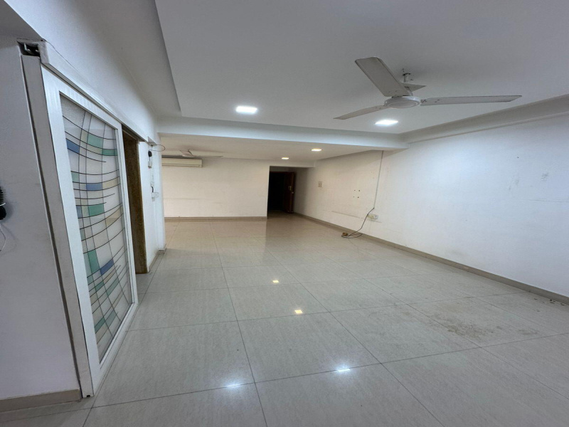 Flats & Apartments For Rent In Bandra West, Mumbai (915 Sq.ft.)