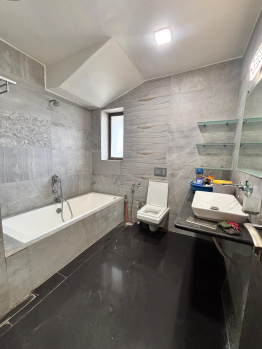 Flats & Apartments for Rent in Hill Road, Mumbai (1000 Sq.ft.)