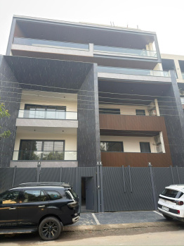 Builder Floor for Sale in DLF Phase I, Gurgaon (9000 Sq.ft.)