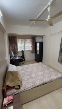 Flats & Apartments for Sale in Vile Parle West, Mumbai (640 Sq.ft.)
