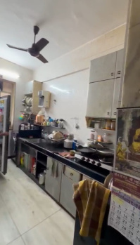 Flats & Apartments for Sale in Vile Parle West, Mumbai (750 Sq.ft.)