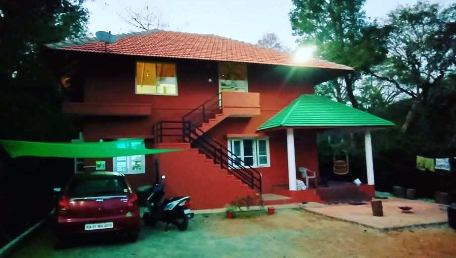 Well maintained 1.5 acres coffee estate and bungalow for sale in Coorg