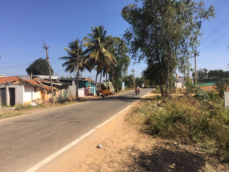 40×60 Commercial site for sale in Doddabalapura Just 3km from Town.